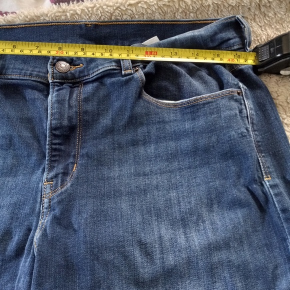 Levi's Mid-Rise- Women's- SZ 14 - Picture 6 of 7